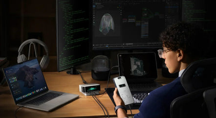 Prydligt studentskrivbord med en USB-C-skrivbordsladdare
