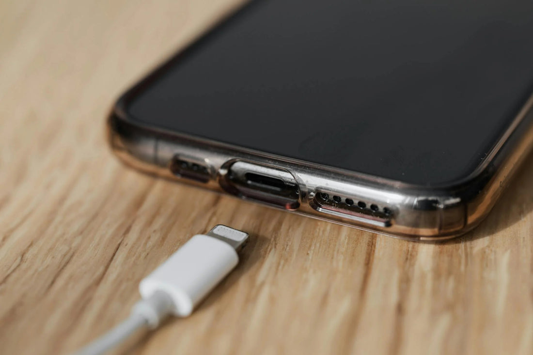 How to Get Water Out of Charging Port? Quick & Safe Fixes - UGREEN EU